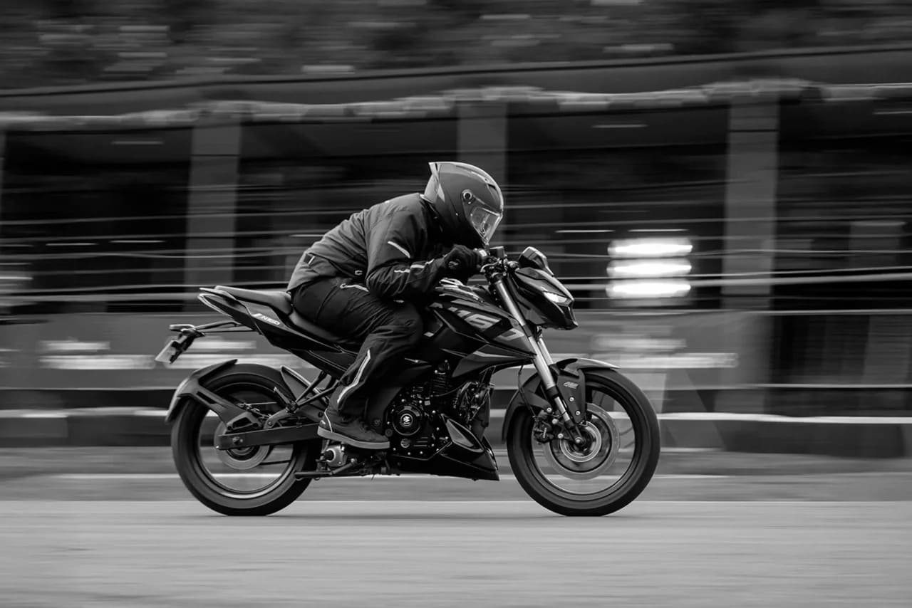 Pulsar NS400Z negativo