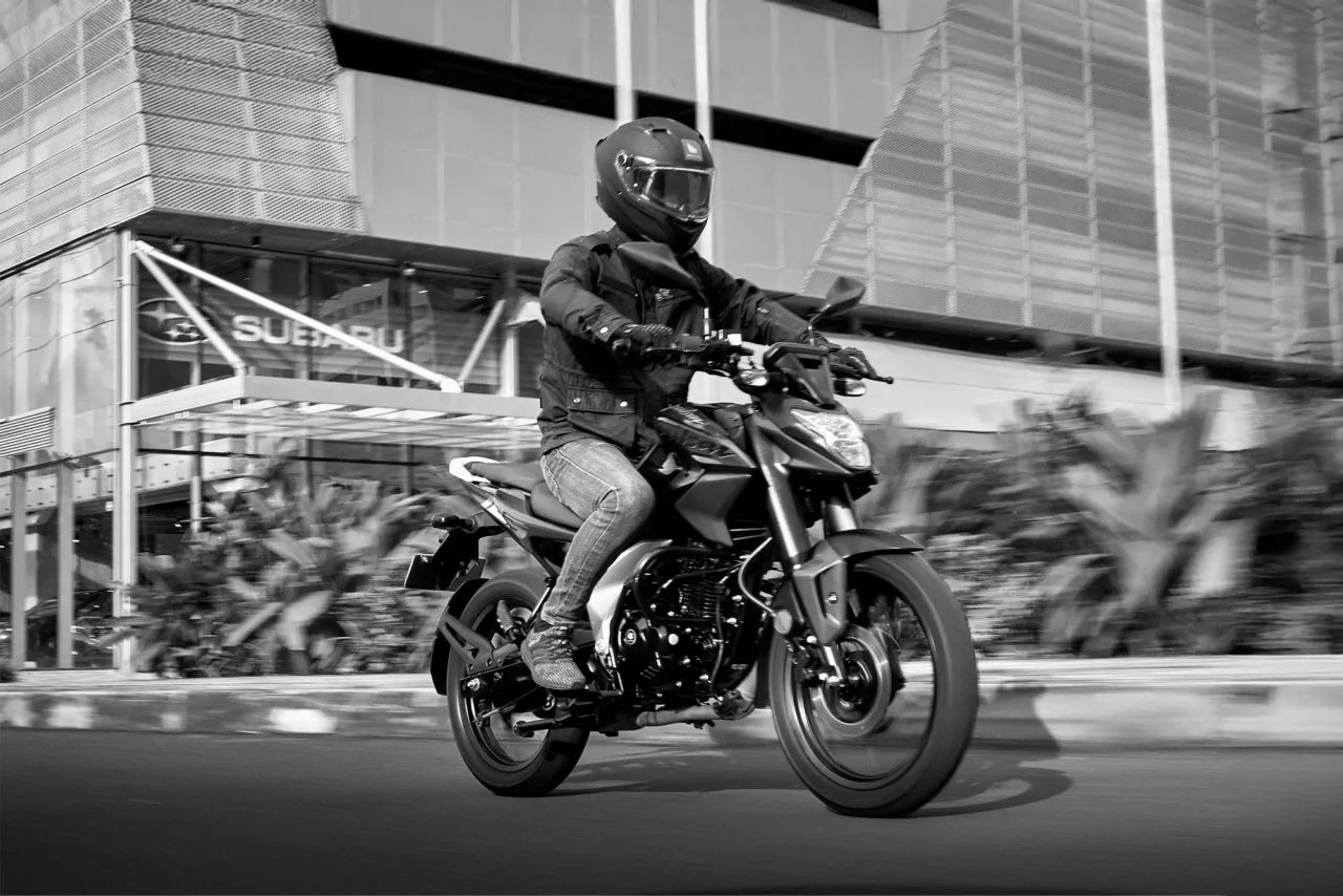 Pulsar NS400Z negativo