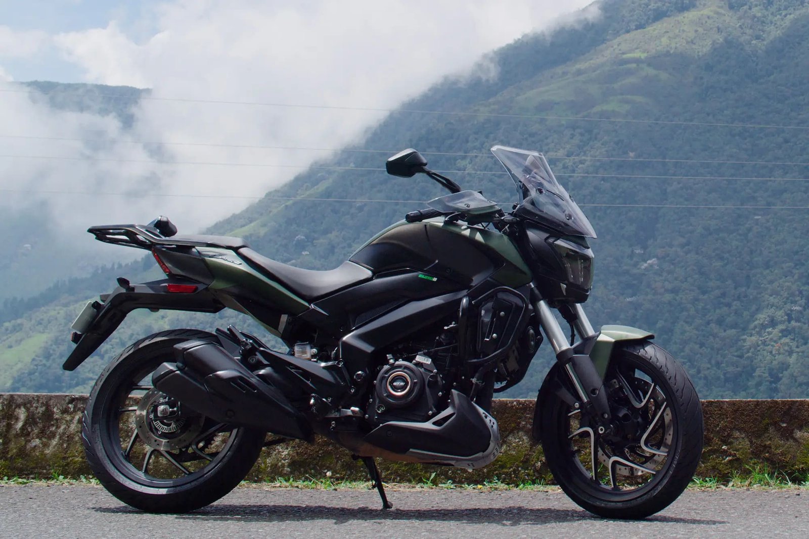 dominar 400 touring a color