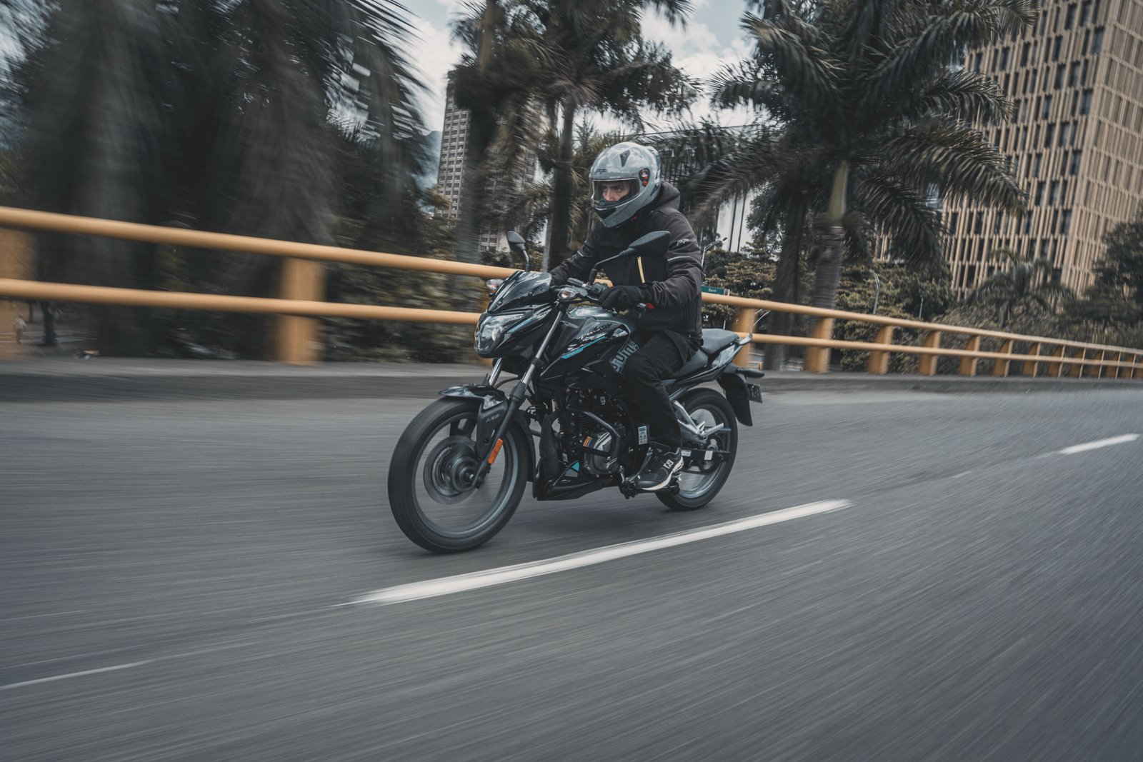Pulsar NS400Z positivo
