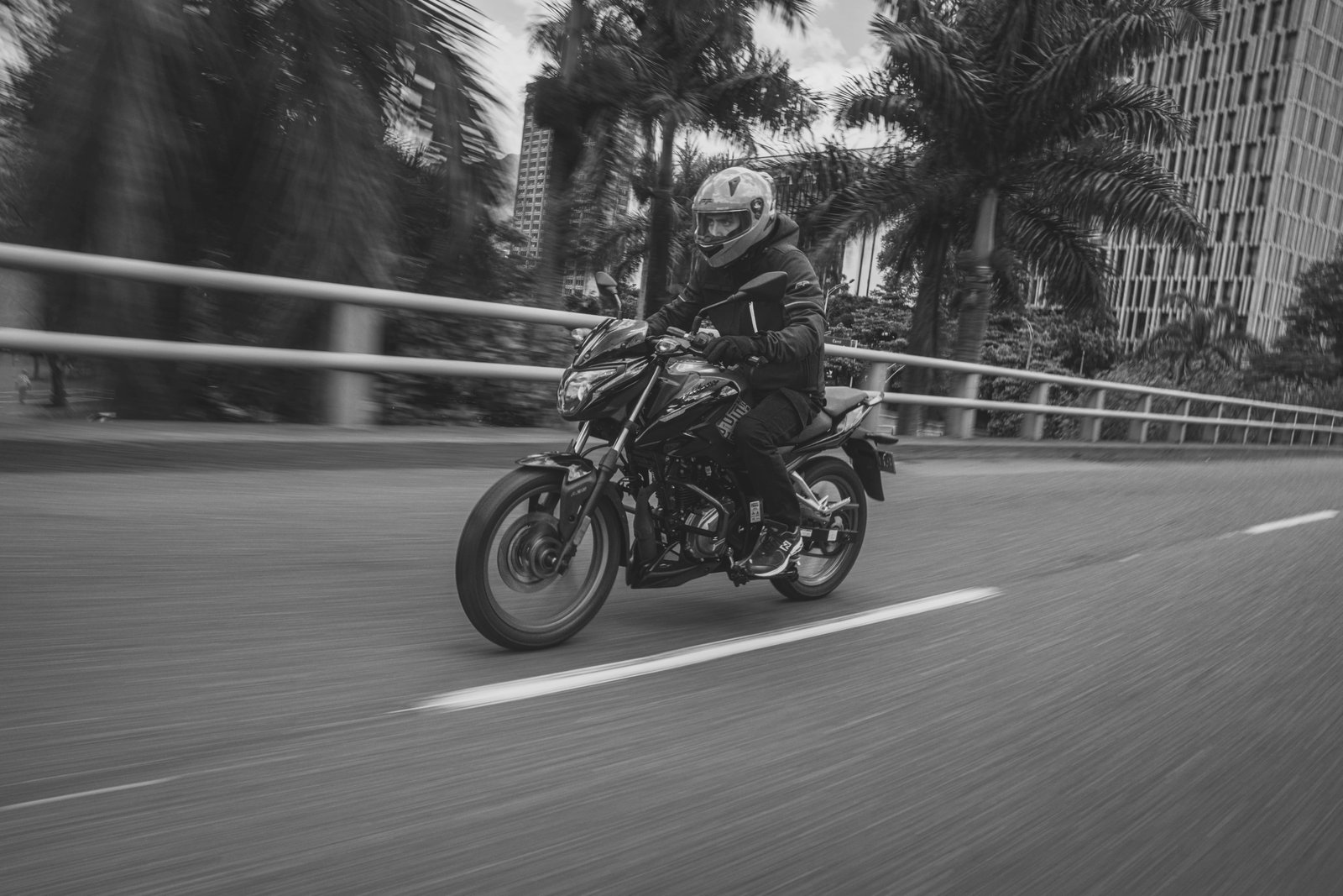 Pulsar NS400Z negativo