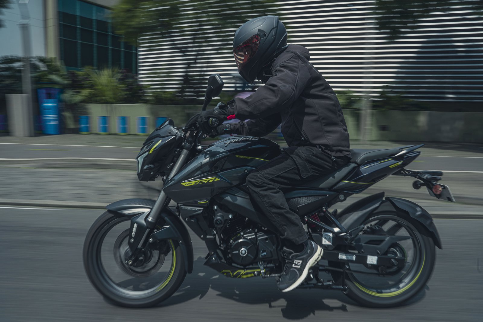 Pulsar NS400Z positivo