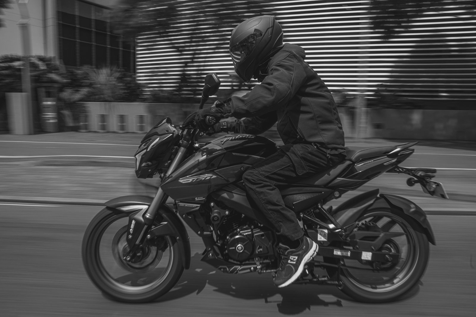 Pulsar NS400Z negativo